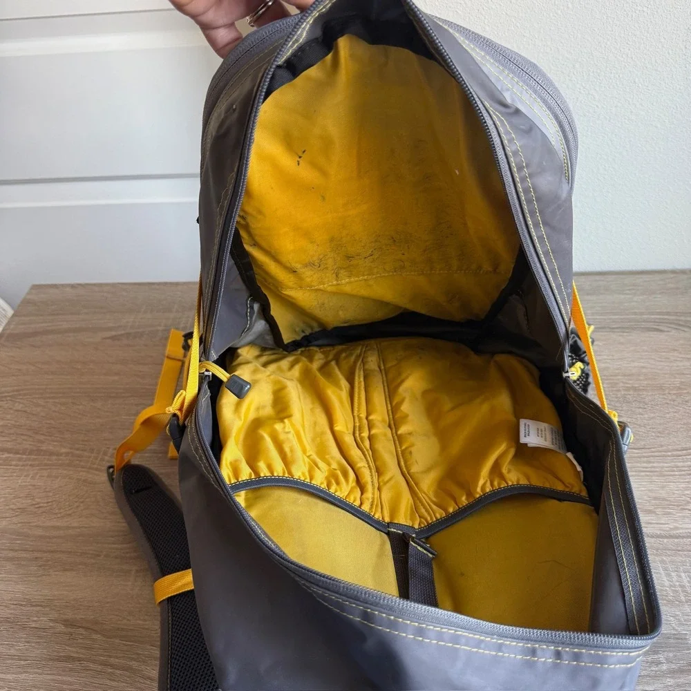 The North Face Hot Shot Backpack Grey Yellow Hiking Daypack T196 T596 RN61661